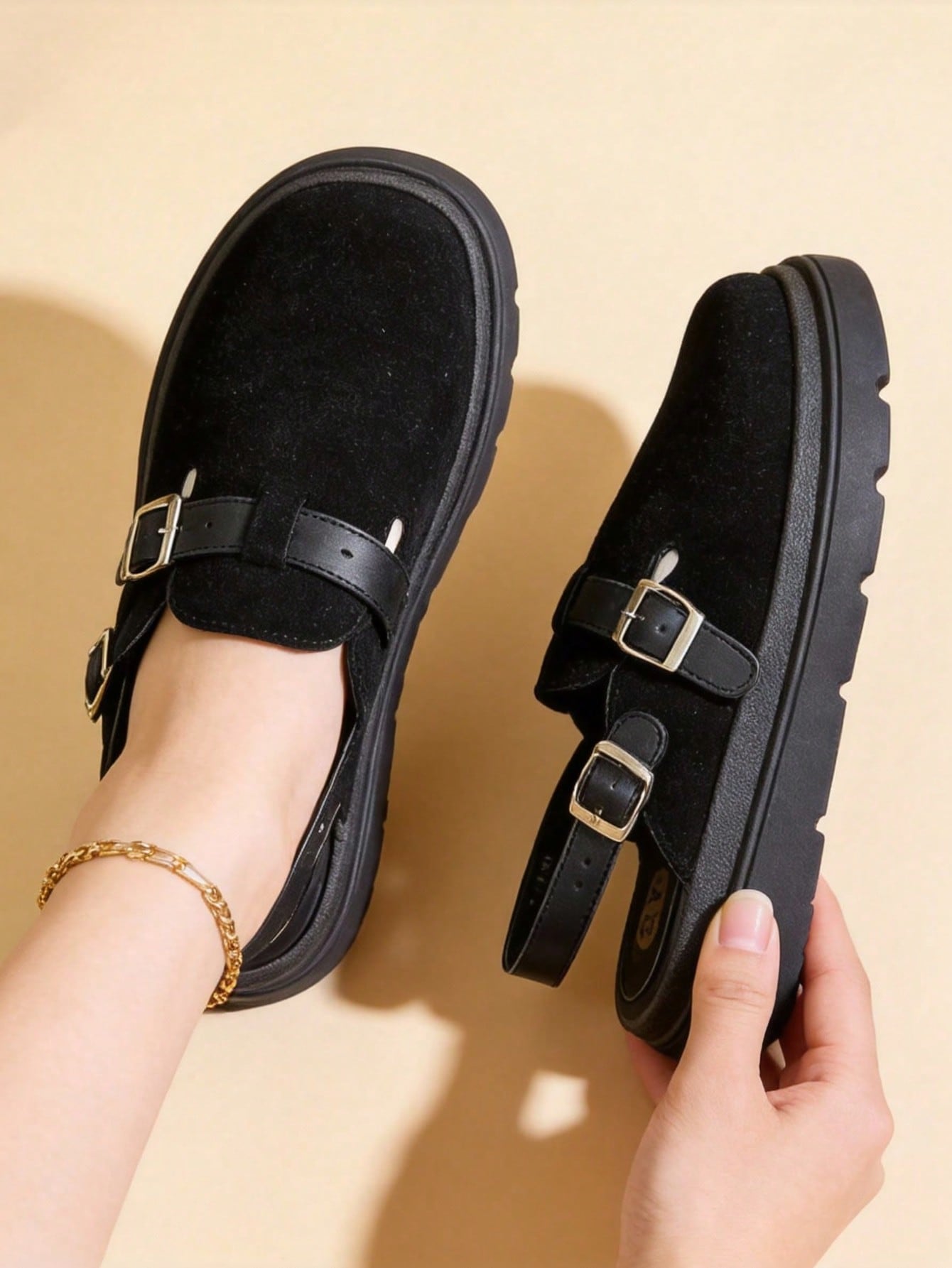 Zapatos Estilo Zuecos Modelo-7030 De Gamuza